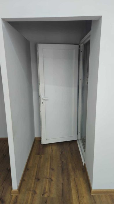 Давам магазин под наем 35 квадрата Булевард "Владислав Варненчик" 47 къща.