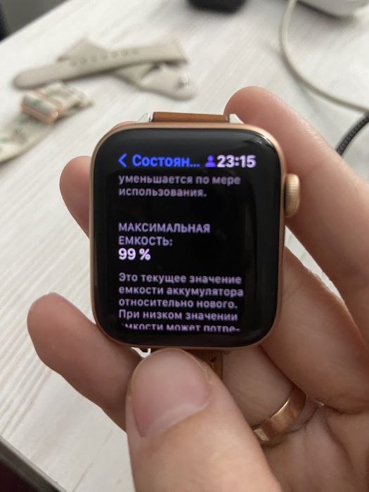 Продам часы Apple Watch SE