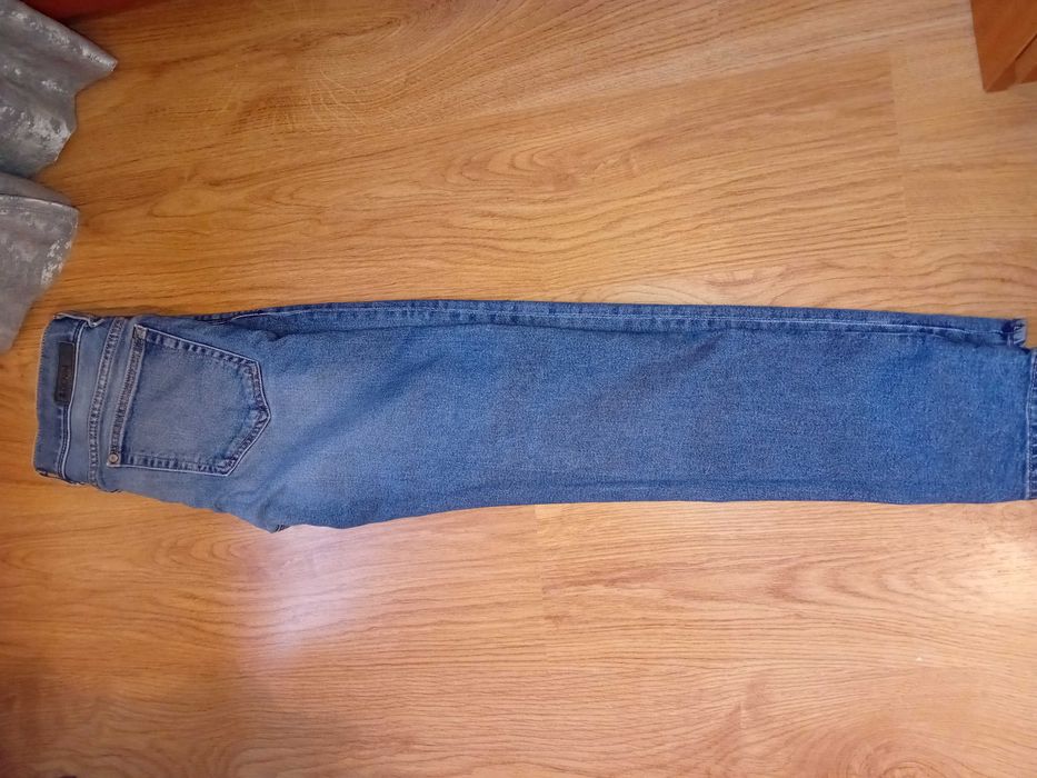 Vand 4 perechi de blugi Zara si H&M
