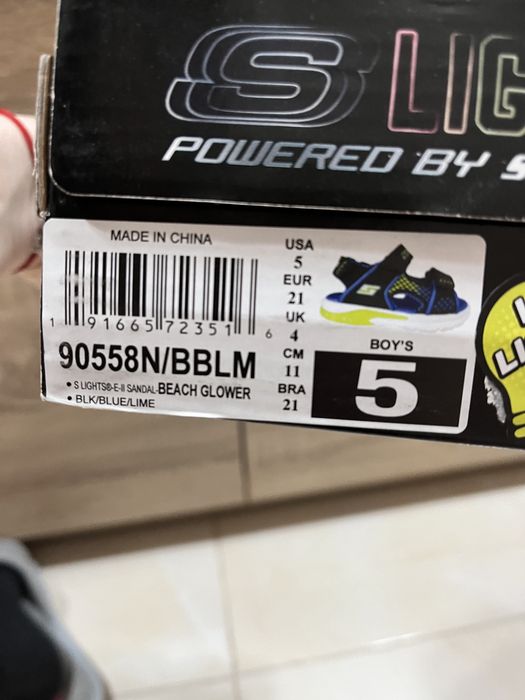 Страхотни сандалки Skechers