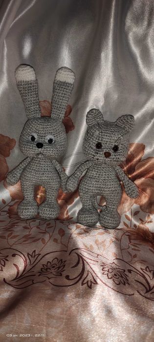 O'yinchoqlar qo'lda to'qilgan