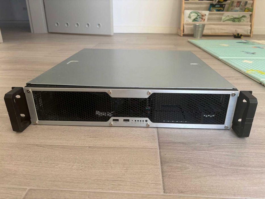 Carcasa Server Rack 2U Chenbro RM24200-L