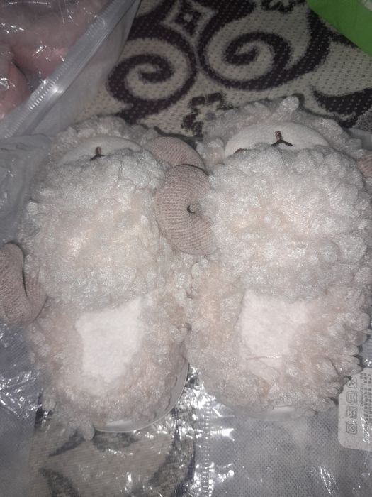 Продам  тапочки  2000 тенге