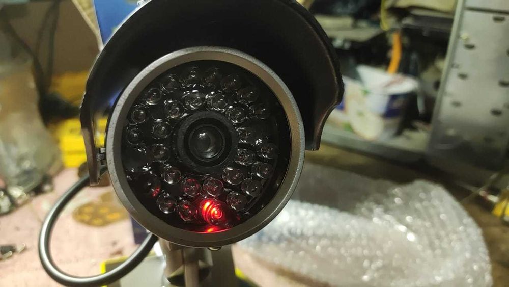 Уличный светильник отпугиватель воров видеокамера муляж охранное устро