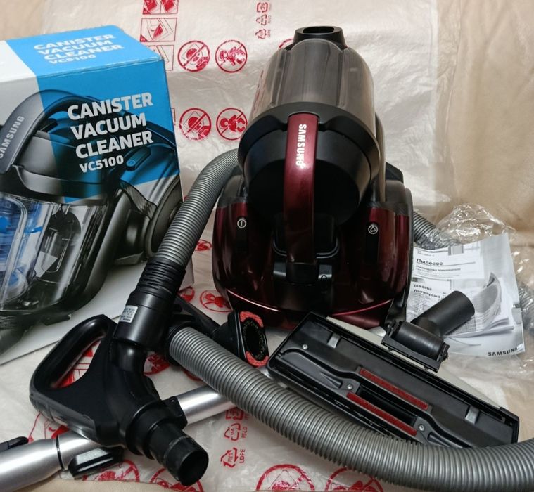 Пылесос Samsung 2100W.Мощный.Контейнер пылесборник.Состояние отличный.