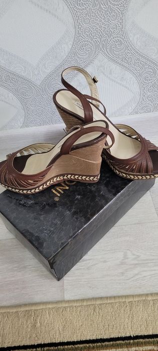 Босоножки фирма Basconi