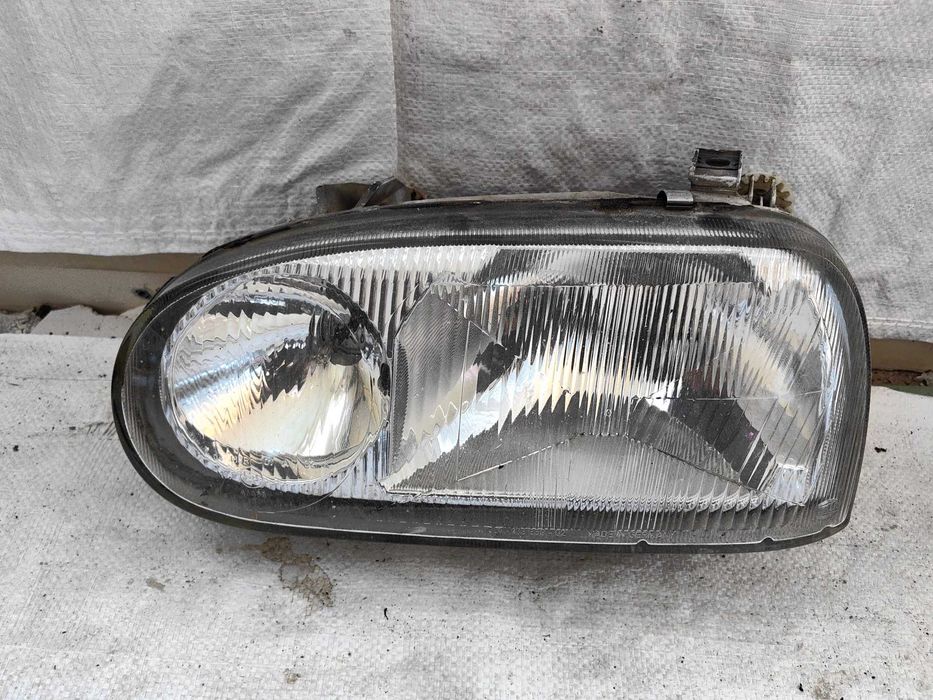 Оригинален   фар   Vw Golf 3