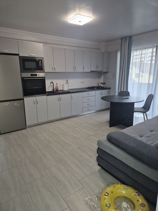 Inchiriez apartament 3 camere Bulevard