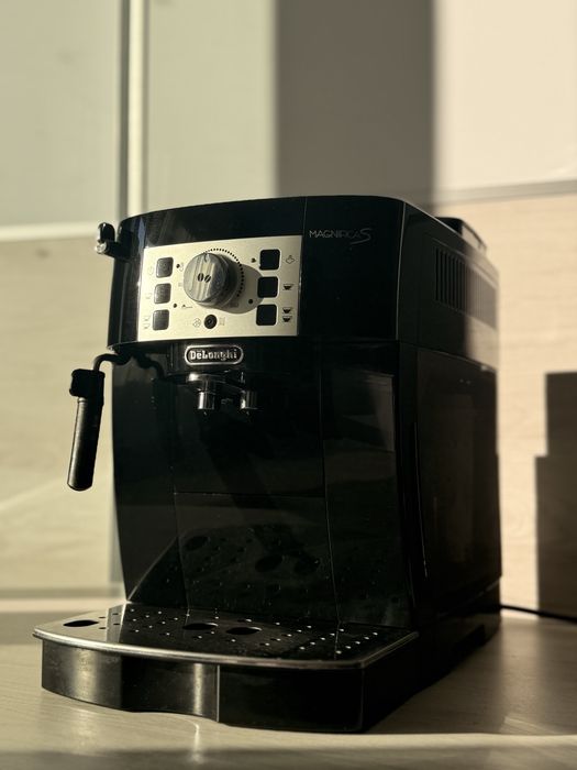 Espressor DeLonghi Magnifica S, stare foarte bună, funcționare impecabilă