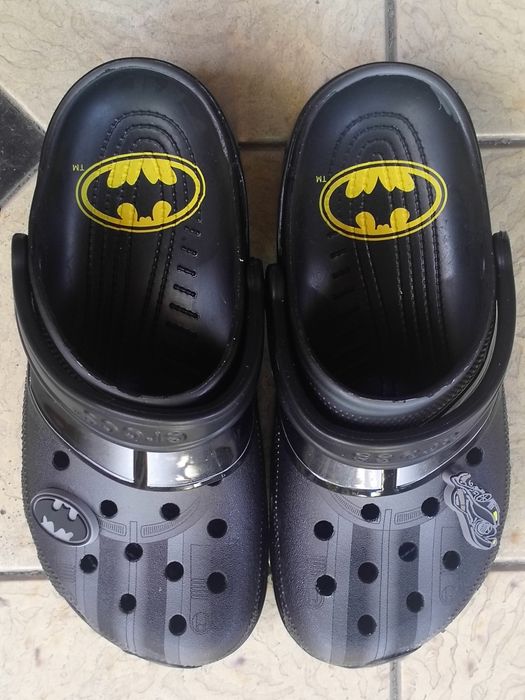 Тапки Crocs × Batman