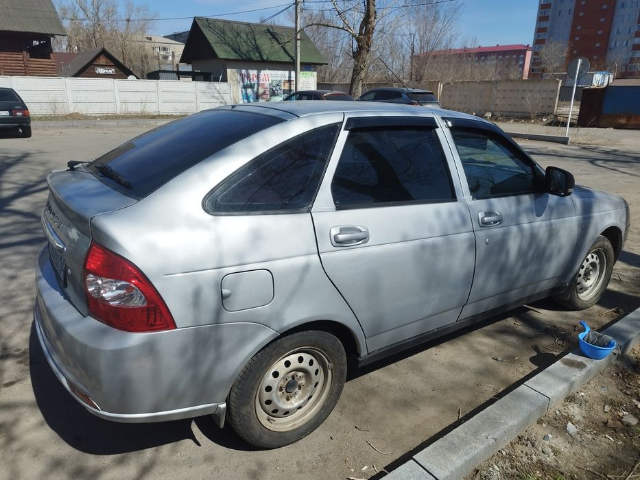 Приора продам  2 миллион