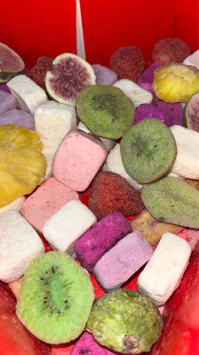 Сублимированными ягодами и фруктами