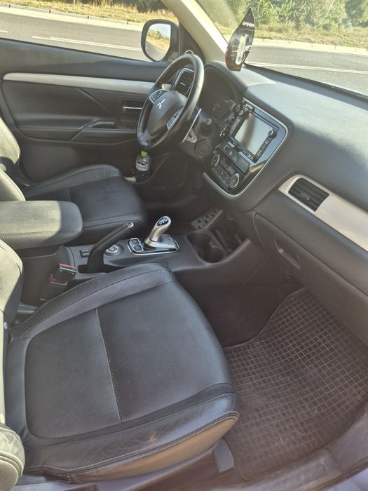 Mitsubishi Outlander PHEV.Pret negociabil!