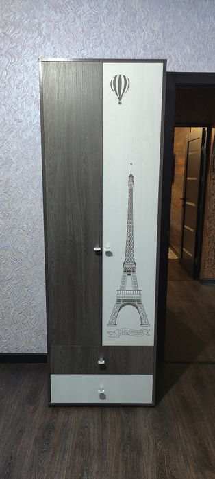 Мебельный гарнитур детской комнаты .