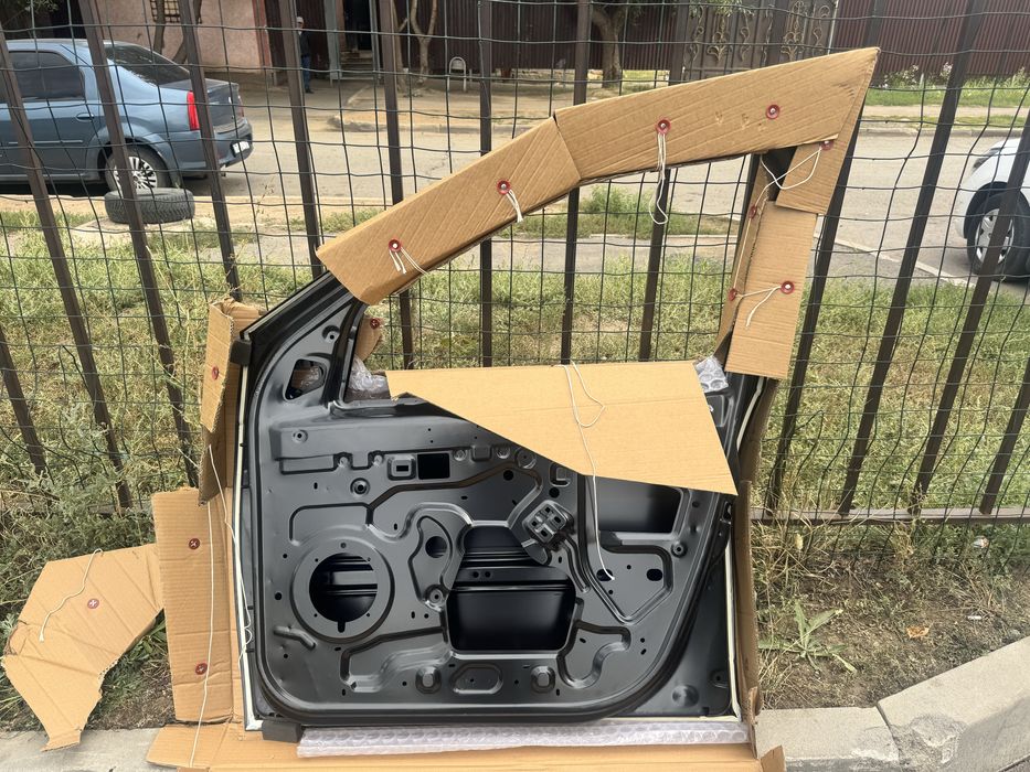 Дверь Renault Duster/Sandero Stepway