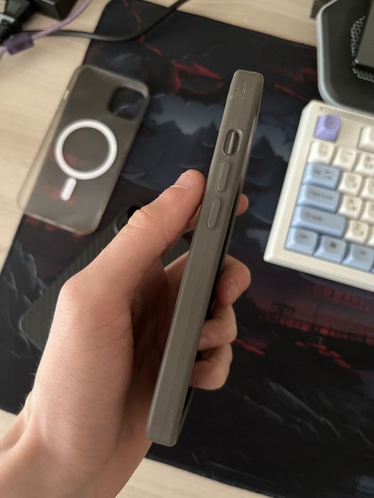 Продам чехлы для айфона 13