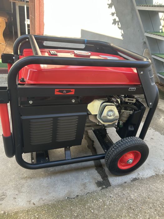 Vând generator stare impecabil (produce 6KW)15CP