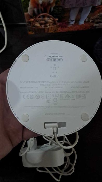 Продам Оригинал беспроводную зарядку iPhone