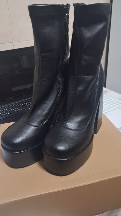 Прадаю жэнс сапожки