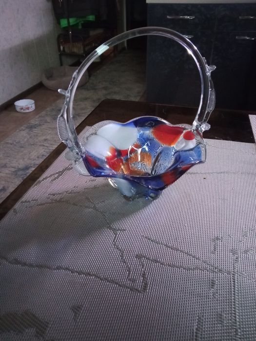 Корзинки цветного стекла