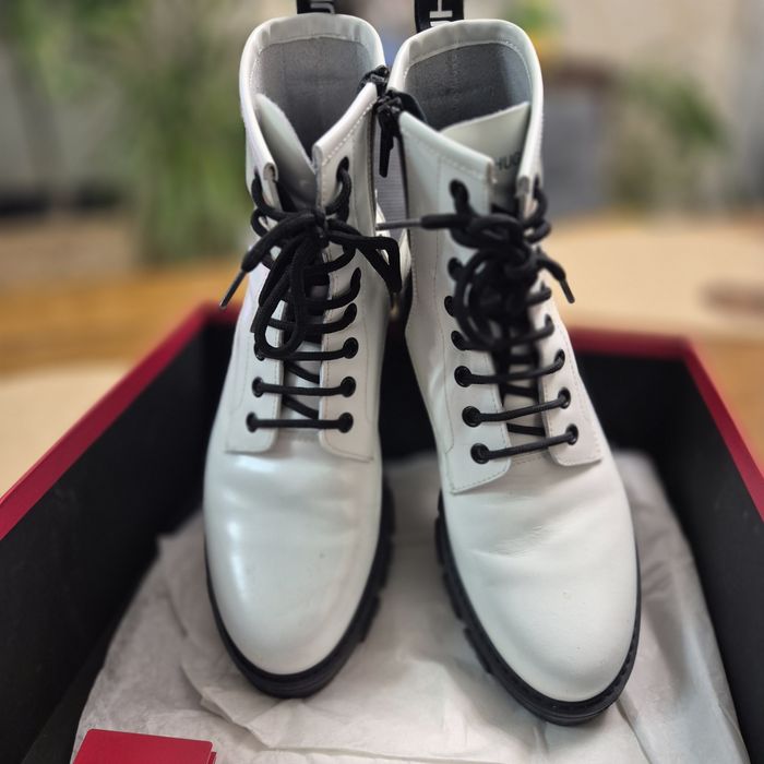 Дамски боти Hugo