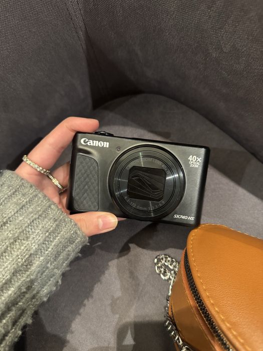 Canon sx740.