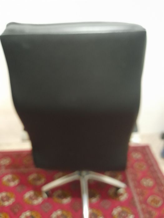 Продаются офисное кресло в рабочем состоянии.