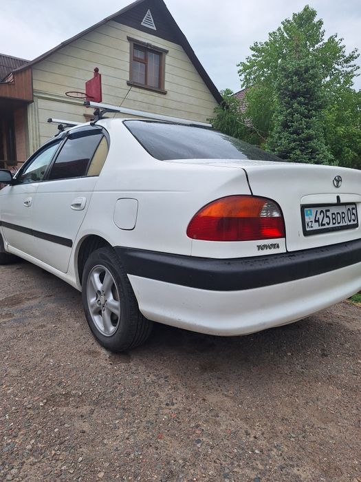 Тойота авенсис  1998