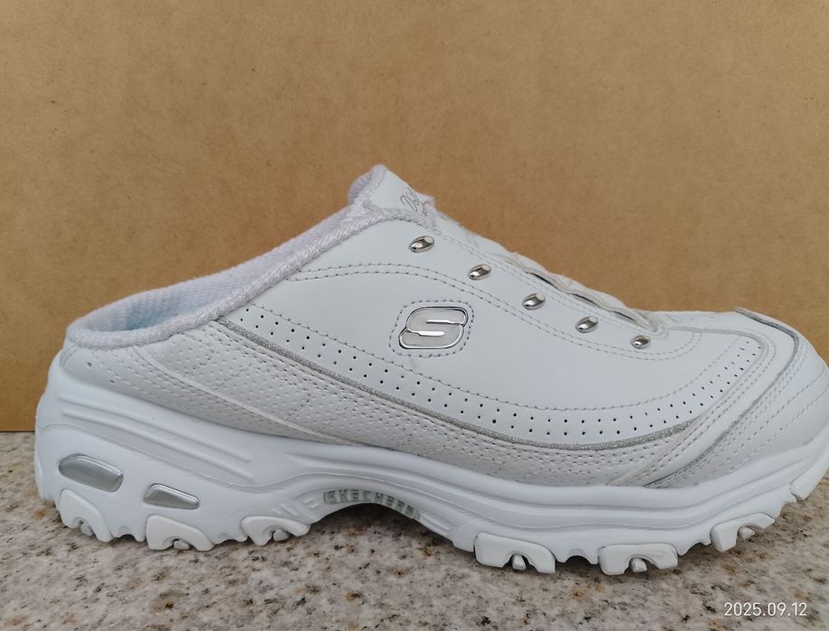 Vând adidași Skechers mărimea 38