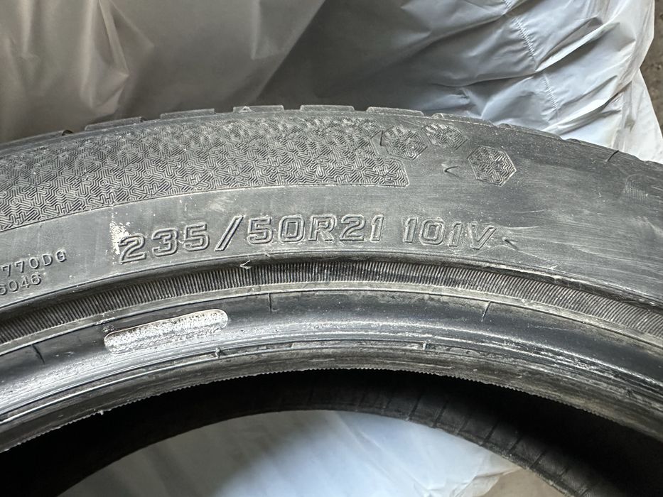 Зимние шины 235/50/21