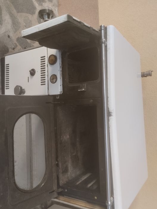 Продавам сръбска печка 20 киловата с водна риза и помпа !