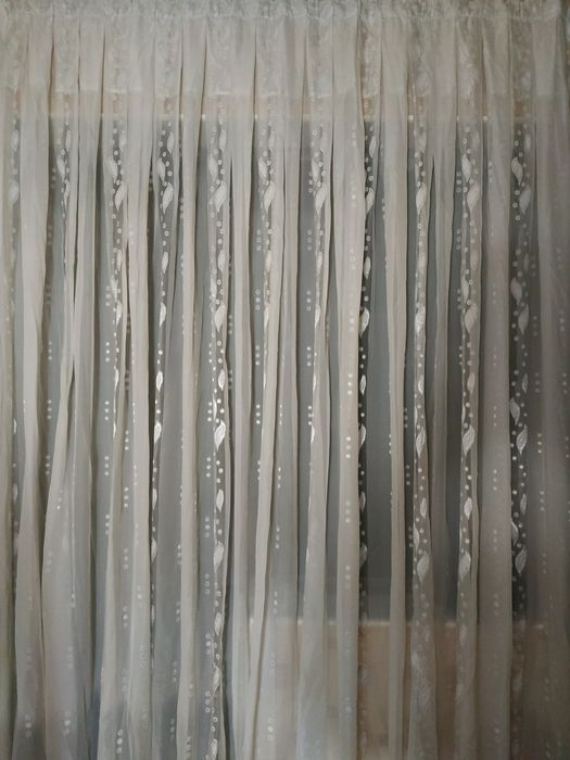 Тюль на окно. См. фото и описание