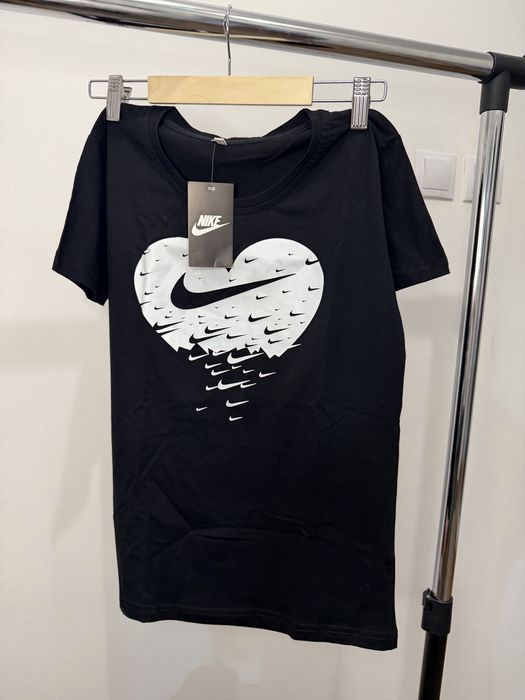 Спортно елегантни тениски