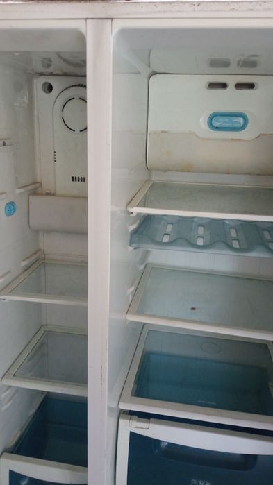 Холодильник белый Daewoo