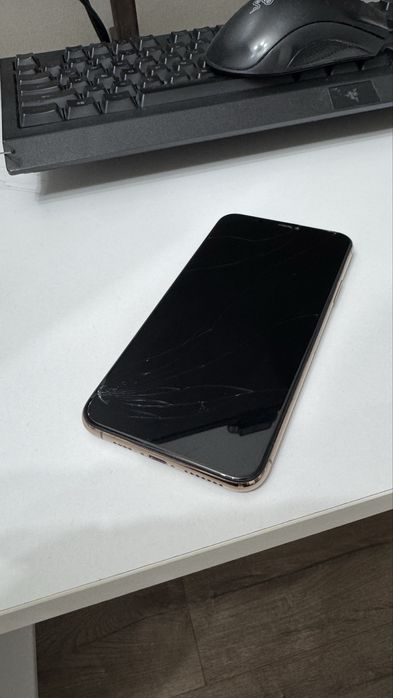 Iphone 11 Pro Max с разбитым экраном торг есть