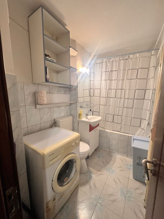 Inchiriez apartament