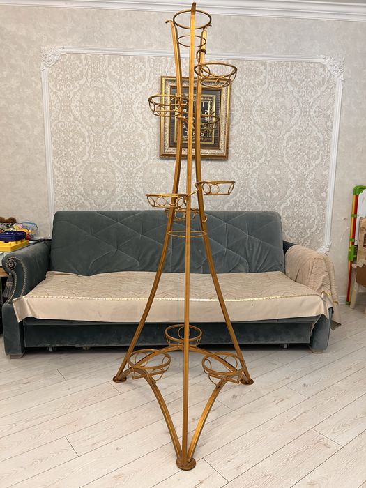 Стойка из металла, для цветов или как металл