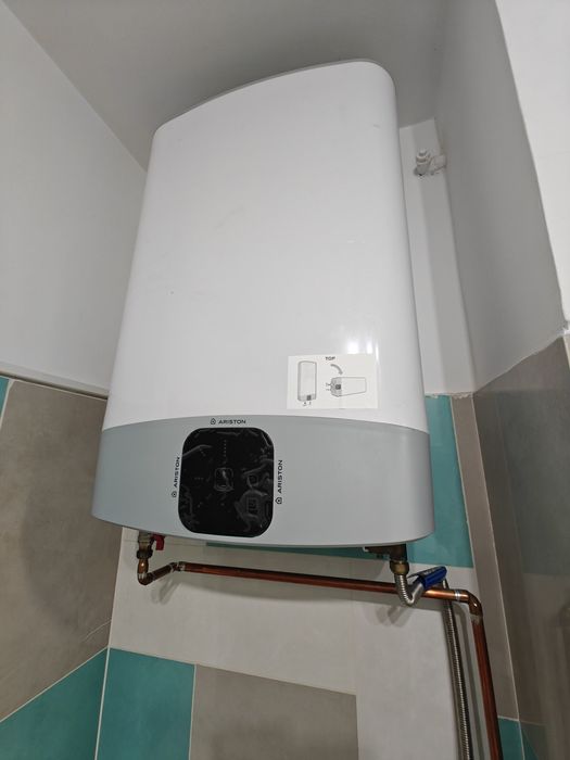 URGENT! Vand boiler electric Ariston Velis Evo in garantie