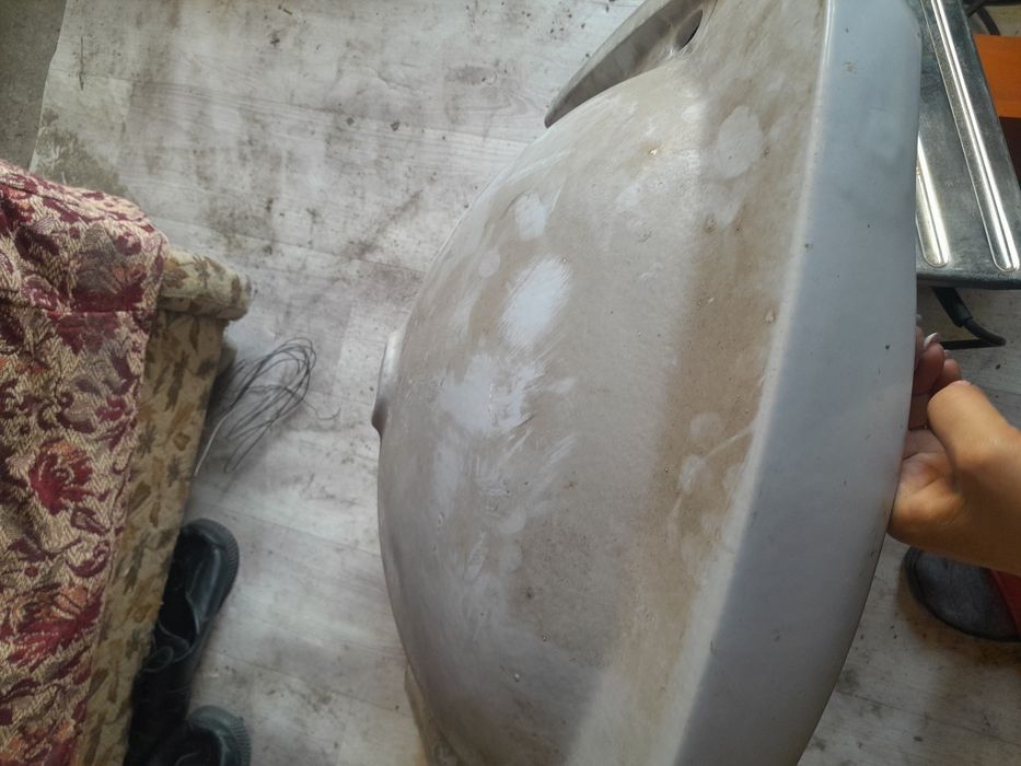 Умывальник с туалетный унитазом  и тюннер продается