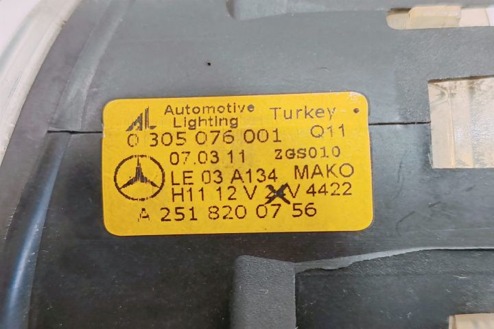 Far ceata / proiector stanga A2518200756 Mercedes-Benz C-Class W204/S