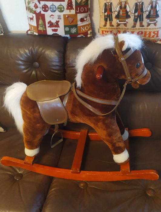 Детско люлеещо се конче