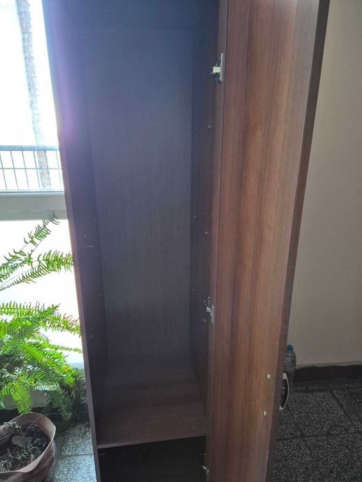 Трикрилен гардероб