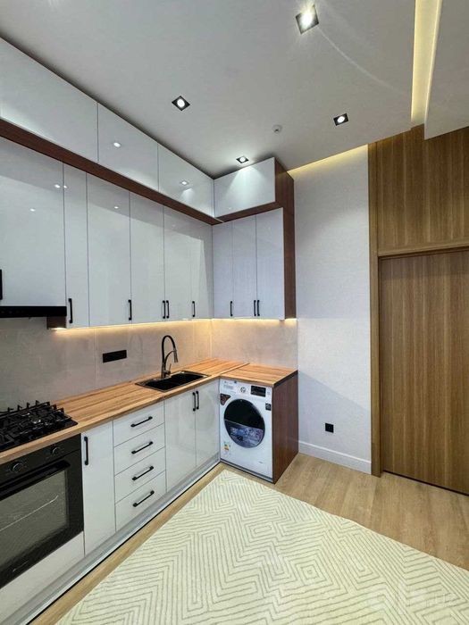 4 панорамных окна — 3 комнаты на Глинке, 65 м²`