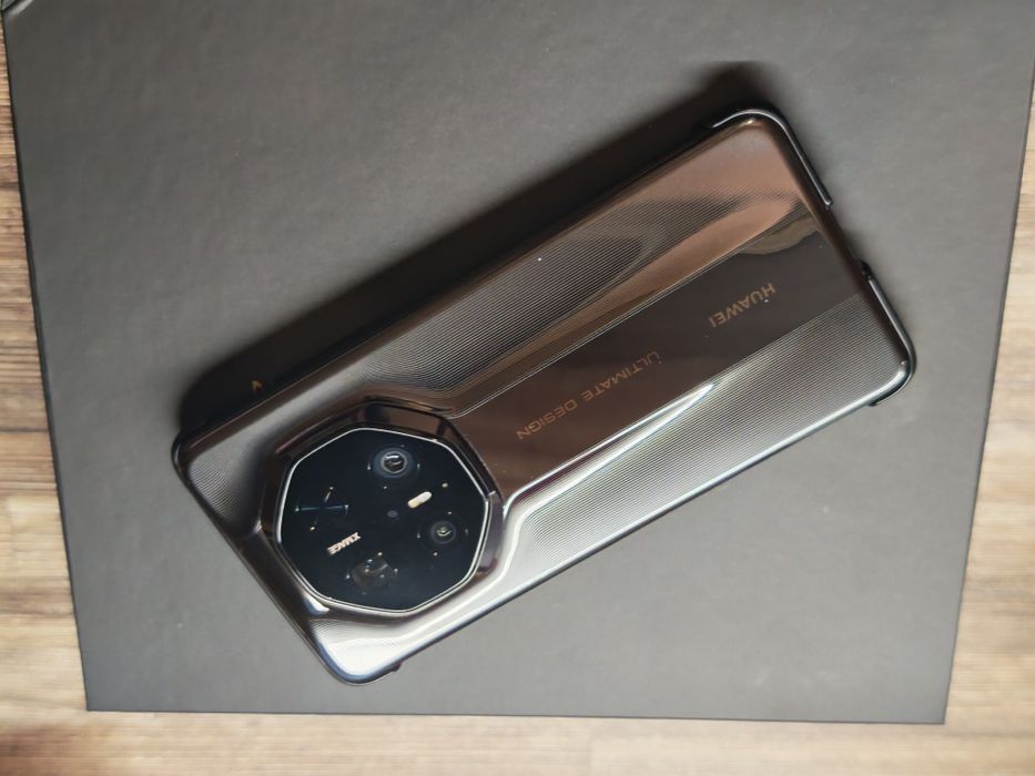 Huawei Mate 70 RS Ultimate Design 16 GB RAM 512 GB Като нов