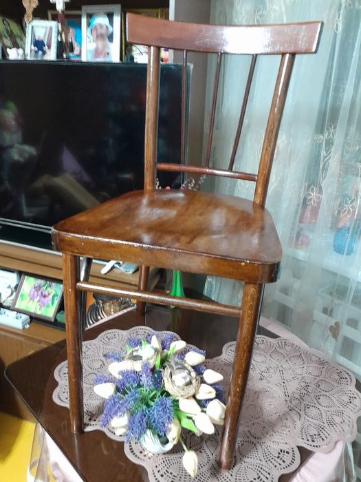 Продам  крепкие стулья реставрированные