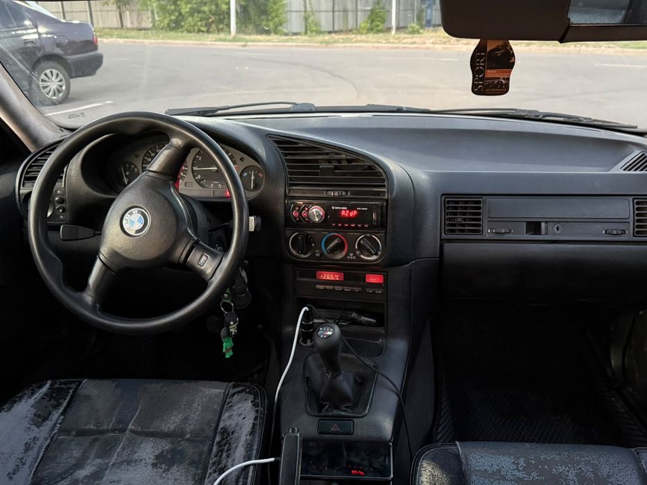 Bmw E36 , 1.6 (обьем)