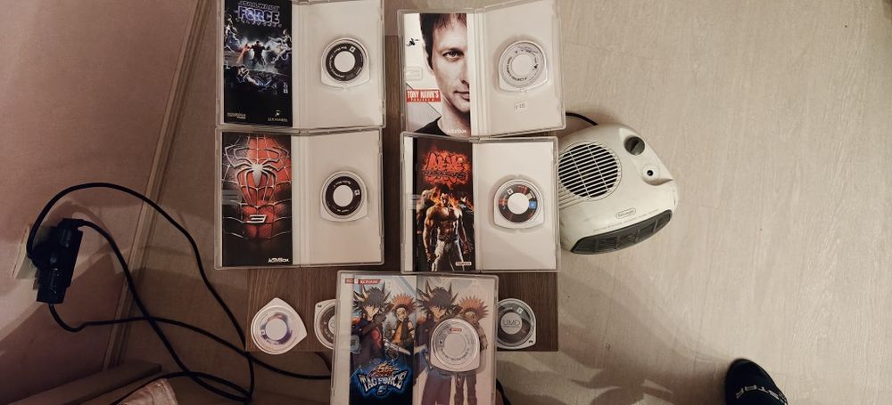 PsP 2004 като нова с 10 игри на дискове!