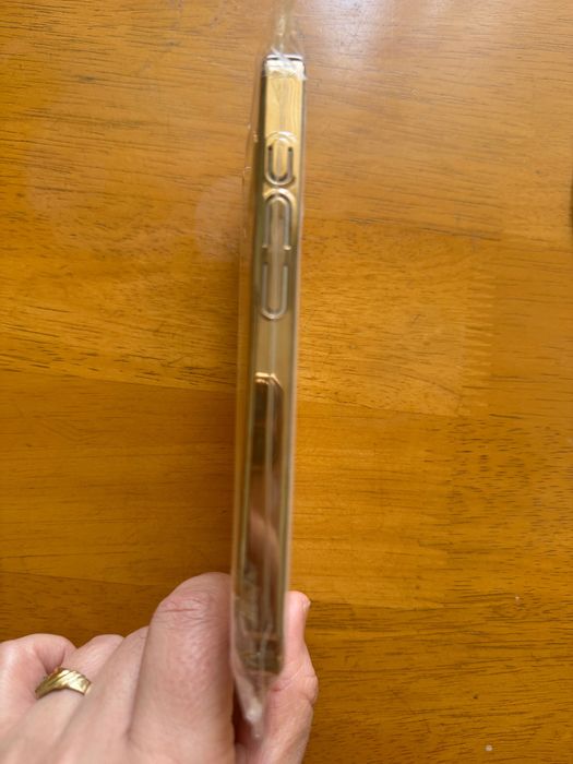 Кейс за iPhone 16 Pro