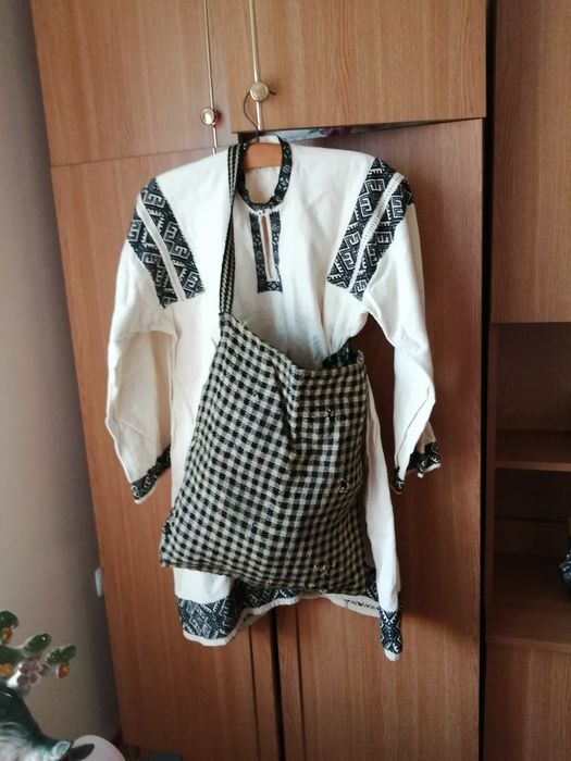 Costum popular tradițional