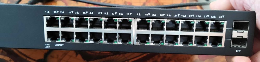 Cisco SG110-24 Gigabit Switch 24-port Комутатор Циско